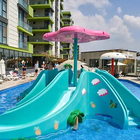 Breeze Large Family - Pool & Langa Plaja Apartament