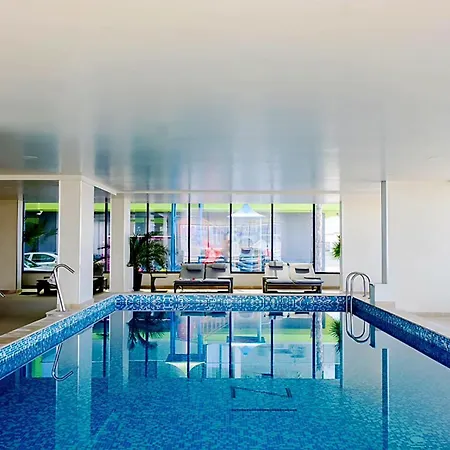 Breeze Large Family - Pool & Langa Plaja Apartament