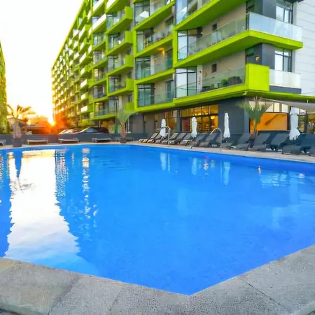 Breeze Large Family - Pool & Langa Plaja Apartament